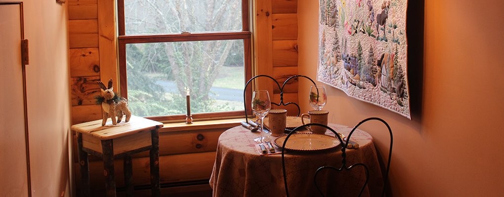 Breakfast nook at Rustic Dreams